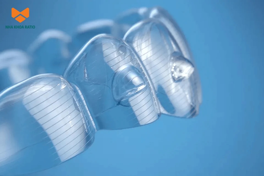 Vật liệu SmartTrack™ là chất liệu độc quyền của Invisalign, giúp khay niềng ôm sát răng Vật liệu SmartTrack™ là chất liệu độc quyền của Invisalign, giúp khay niềng ôm sát răng